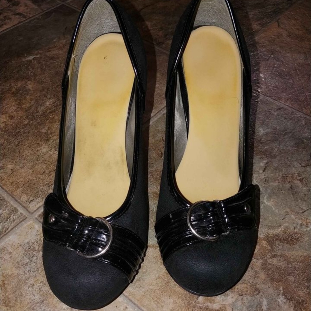 Heels - Picture 2 of 3